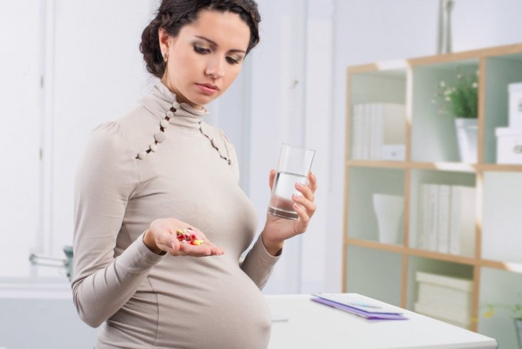 Если женщина принимала антибиотик первые 2-3 недели беременности, то ей необходимо сделать аборт, так как ребенок точно родится с пороками